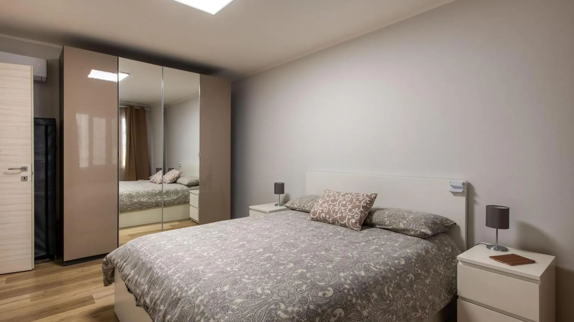 Villareale Flat - Palermo City Center Free Parking 0*,  Italy